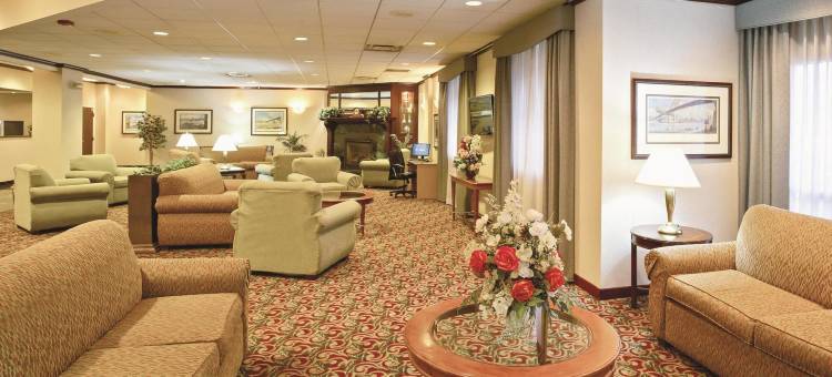 辛辛那提沙伦维尔拉昆塔温德姆套房酒店(La Quinta Inn & Suites by Wyndham Cincinnati Sharonville)图片