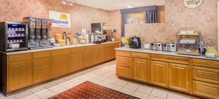 阿纳海姆迪士尼乐园戴斯套房酒店(Days Inn & Suites by Wyndham Anaheim at Disneyland Park)图片