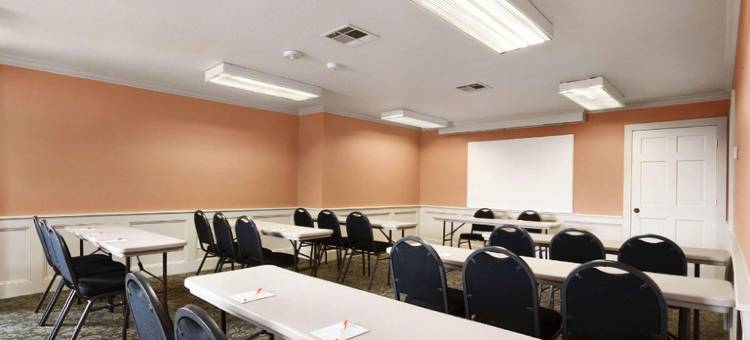 博蒙特温德姆呗盟酒店(Baymont by Wyndham Beaumont)图片