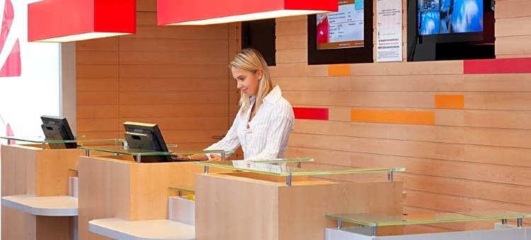 巴塞罗那圣科洛马宜必思酒店(Ibis Barcelona Santa Coloma)图片