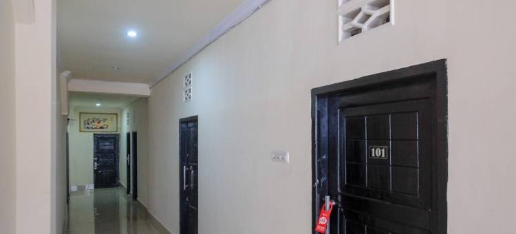 RedDoorz @ Hotel Rich Parepare near Pantai Mattirotasi图片