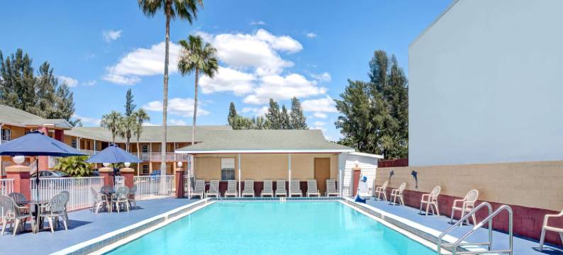 迈尔斯堡温德姆豪生酒店(Howard Johnson by Wyndham Ft. Myers FL)图片