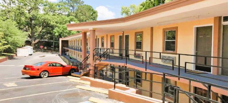 OYO 塔拉哈西市中心酒店汽车旅馆(OYO Hotel Tallahassee Downtown)图片