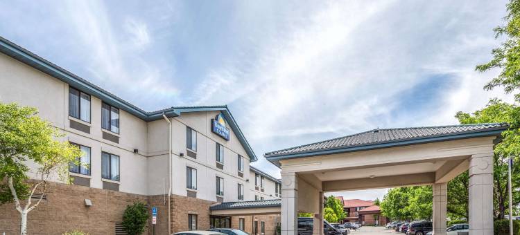 丹佛国际机场戴斯套房酒店(Days Inn & Suites by Wyndham Denver International Airport)图片