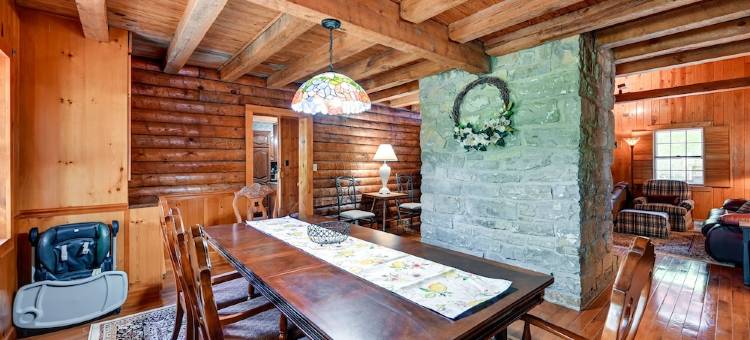 宽敞的Campbellsville小屋配有游泳池和热水浴缸！(Spacious Campbellsville Cabin w/ Pool & Hot Tub!)图片