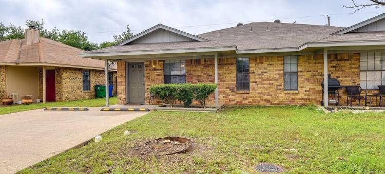 距市中心3英里：沃克萨哈奇联排别墅带火坑(3 Mi to Dtwn: Waxahachie Townhome w/ Fire Pit)图片
