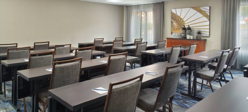 阿什维尔奥特莱斯万枫酒店及套房(Fairfield Inn & Suites Asheville Outlets)图片