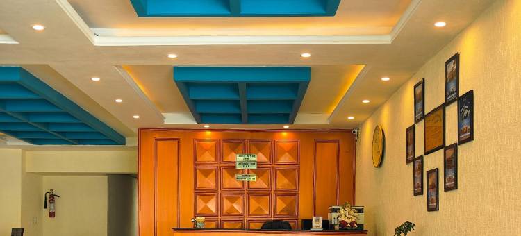 Stotrak的慕苏里豪华酒店(Hotel Luxury Inn by Stotrak Hospitality)图片