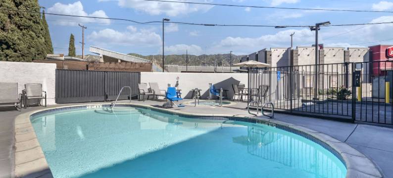 品质酒店-柏本克机场(Quality Inn Burbank Airport)图片