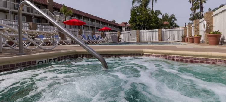 哥斯大米萨纽波特海滩温德姆华美达酒店(Ramada by Wyndham Costa Mesa/Newport Beach)图片