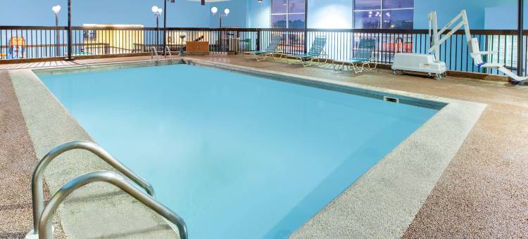 大大急流城市中心戴斯套房酒店(Days Inn & Suites by Wyndham Grand Rapids Near Downtown)图片