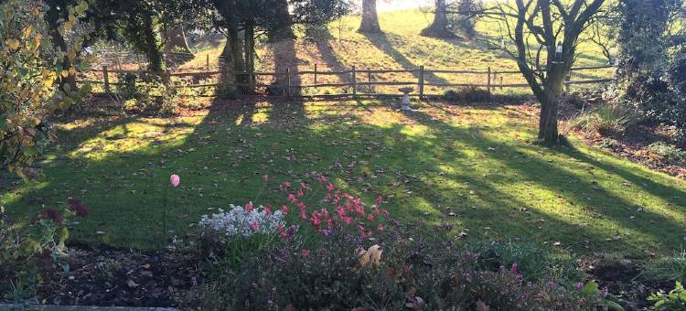 湖区迷人配有怡人私人花园的乡村别墅. 免费电动汽车充电.(Gorgeous Lakeland cottage with delightful private garden. Free EV charging.)图片