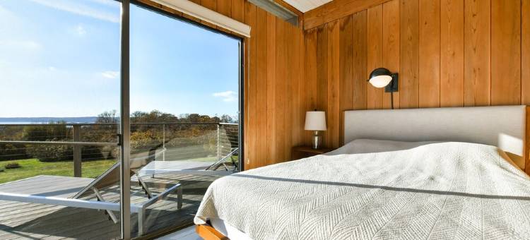 Menemsha Pond views & access! Mid-century renovated beach house. Dogs welcome.图片
