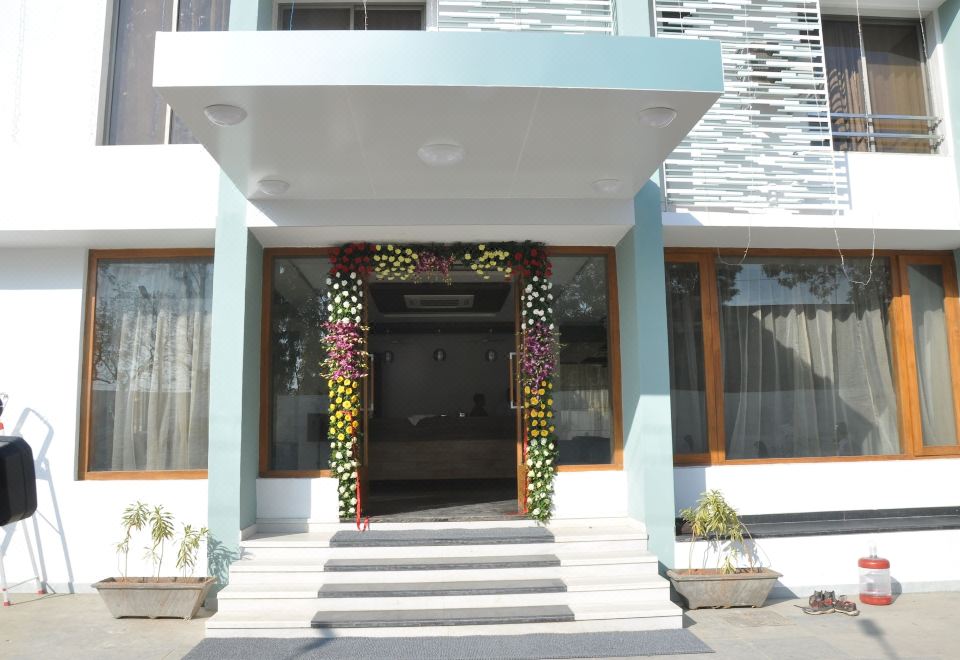 Grand 3D Hotel Overview