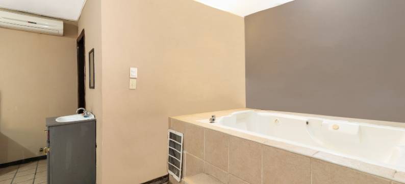 OYO赤湾酒店，奇瓦瓦球场(OYO Hotel Real Del Sur, Estadio Chihuahua)图片