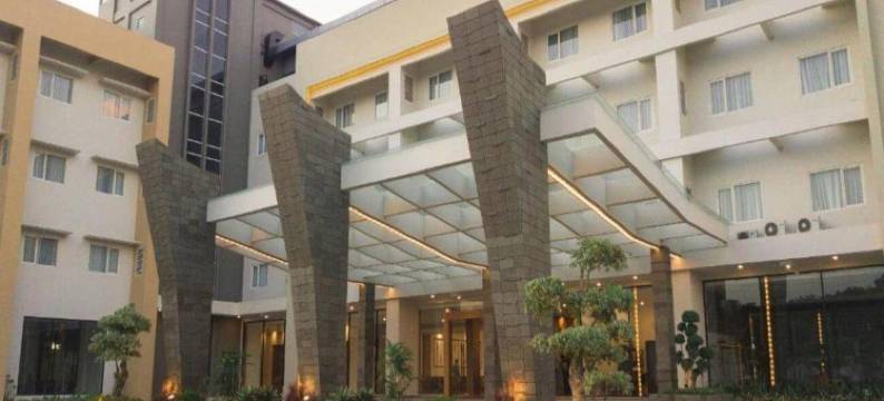 南旺波略斯画廊酒店(Pollos Hotel & Gallery Rembang)图片