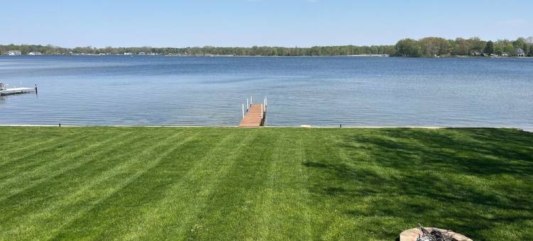 Rose Lake,  Cottage with Pontoon, Coldwater, Michigan (aka Lake of the Woods)图片