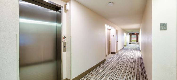 I-70凯艺酒店-近堪萨斯赛道(Quality Inn I-70 Near Kansas Speedway)图片