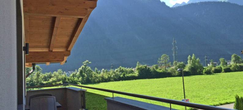 马尔霍芬四个滑雪升降机附近的度假公寓(Apartment in Mayrhofen Near Ski Lifts)图片