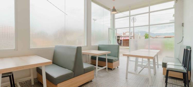 红多兹Plus伊斯兰酒店@巴东托莫博士路(RedDoorz Plus Syariah @ Jalan Dr Sutomo Padang)图片