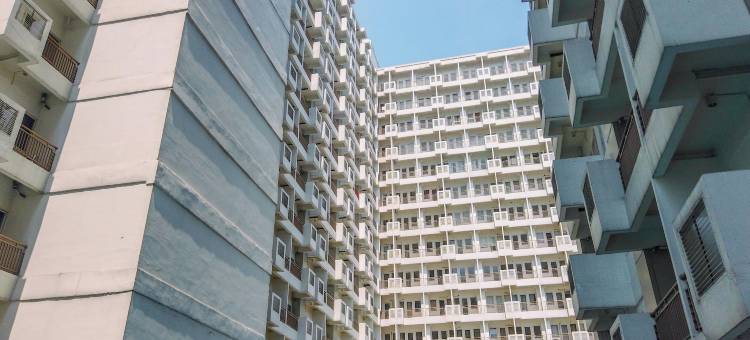Sentul塔公寓的舒适宜居的2卧室(Homey and Comfy 2Br Sentul Tower Apartment)图片