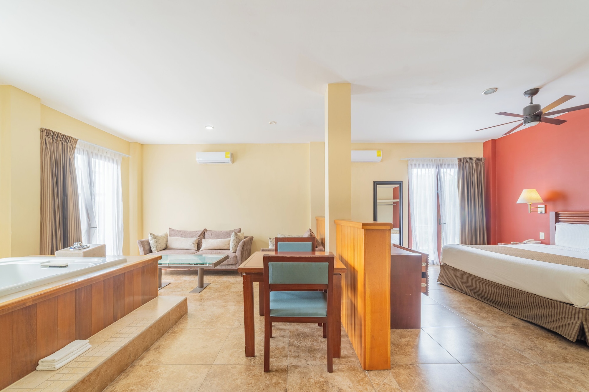 Seven Crown la Paz Centro Historico Over view