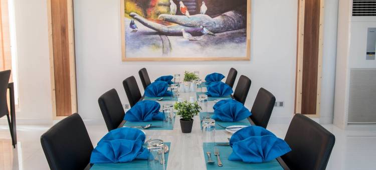 礁石边缘图鲁斯胡酒店(Reef Edge Thulusdhoo, Maldives)图片