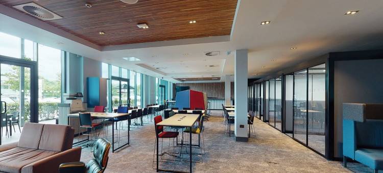 法恩伯勒乡村酒店(Village Hotel Farnborough)图片