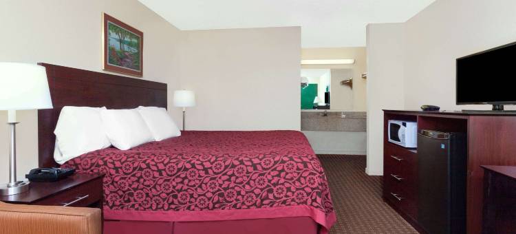 哥伦比亚东北杰克逊堡戴斯酒店(Days Inn by Wyndham Columbia NE Fort Jackson)图片