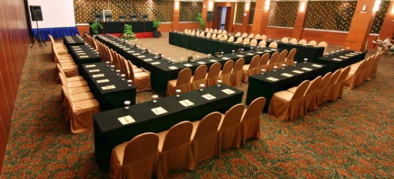 潘格兰海滩酒店(Pangeran Beach Hotel)图片