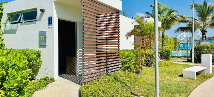 蓝色泻湖(Blue Lagoon)图片