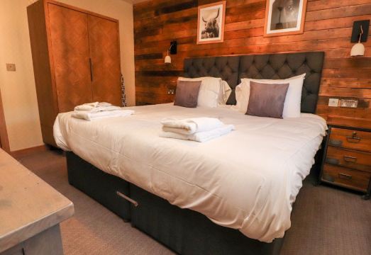 Eldroth Hotel Overview