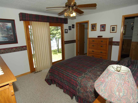 RedAwning的Ranch-Style Seidls Home离湖岸只有几步之遥