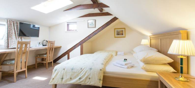 希思罗奥克伍德民宿(Oakwood Bed and Breakfast Heathrow)图片