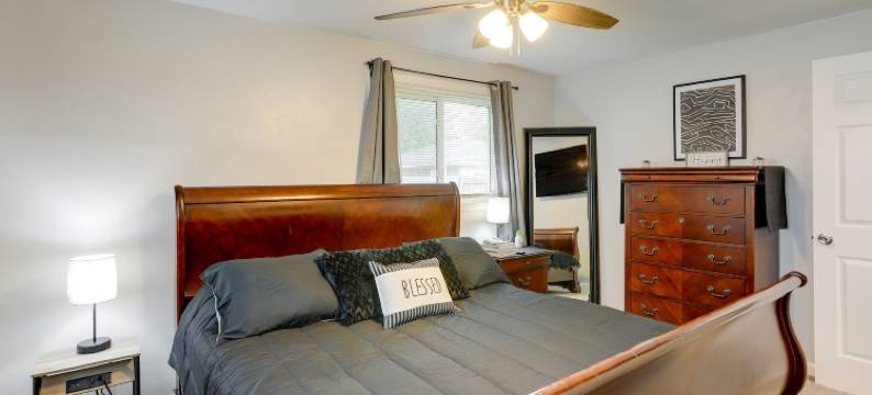 宠物友好的Lorain休闲区，带有围栏的院子！(Pet-Friendly Lorain Retreat w/ Fenced Yard!)图片