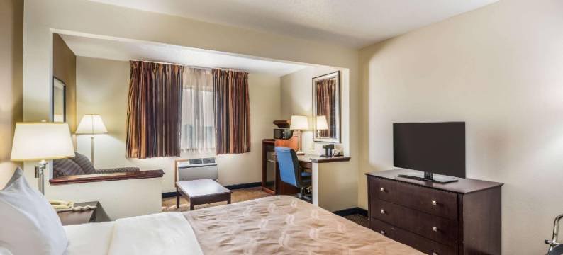 埃尔德里奇达文波特北凯艺套房酒店(Quality Inn & Suites Eldridge Davenport North)图片