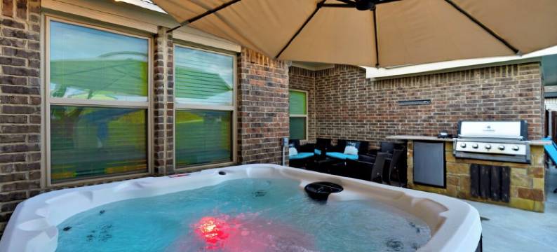 Relaxing Retreat with Hot Tub & Pool.  Fun in a Cozy Home .图片