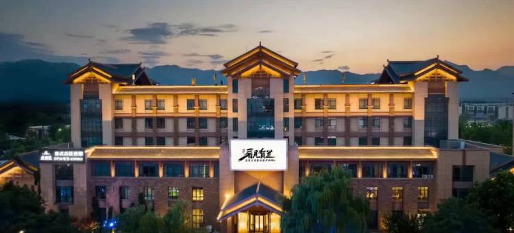 漫葡天沐养颜温泉酒店(看见贺兰演艺小镇镇北堡西部影城店)图片