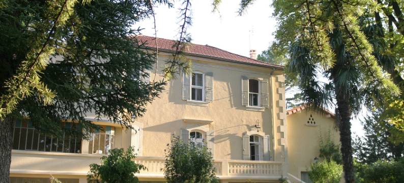 Villa in Valréas with Pool and Garden Views图片