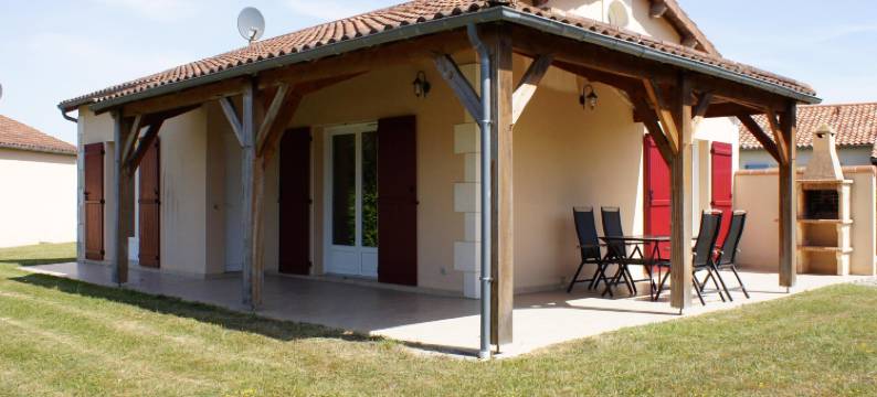 Villa in Les Forges with Golf & Pool Access图片