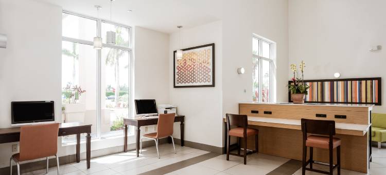 智选假日套房酒店波因顿海滩(Holiday Inn Express & Suites Boynton Beach West)图片