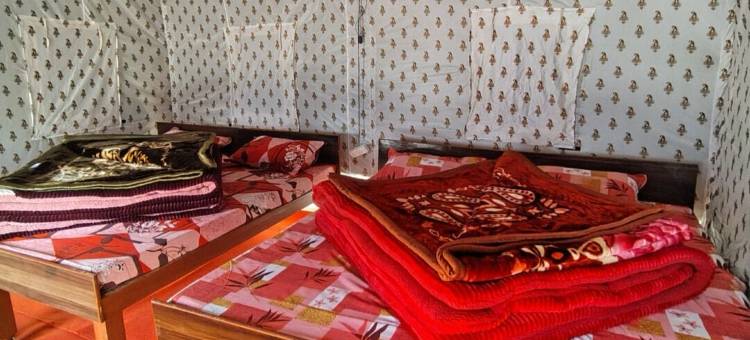 楚普塔河畔营地(River side camp chopta)图片