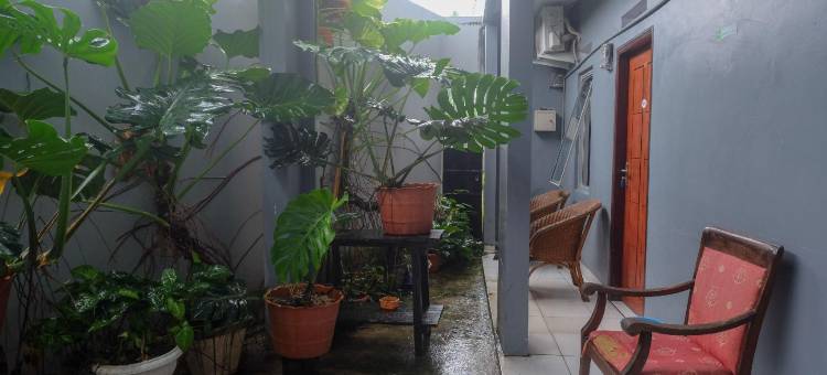 红门酒店-拉邦安班达拉萨姆拉图兰吉马纳多(RedDoorz at Lapangan Bandara Sam Ratulangi Manado)图片