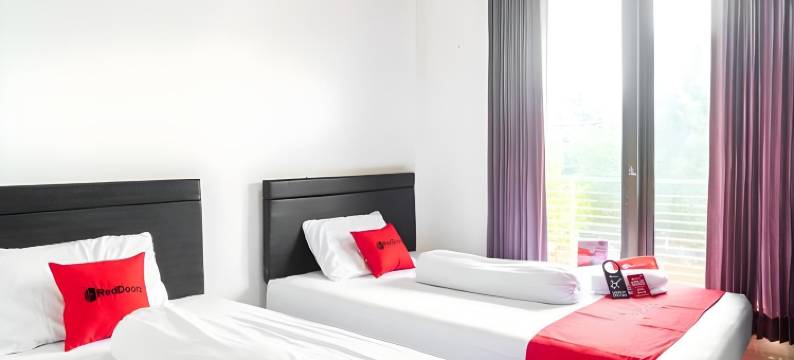 红多兹伊斯兰酒店-近近大银河公园(RedDoorz Syariah Near Grand Galaxy Park)图片