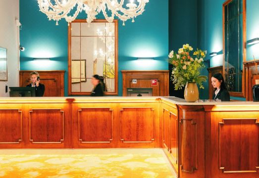 Hotel Reine Victoria Hotel Overview