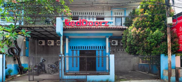 红多兹酒店-近玛尔贡达拉亚(RedDoorz Near Margonda Raya)图片