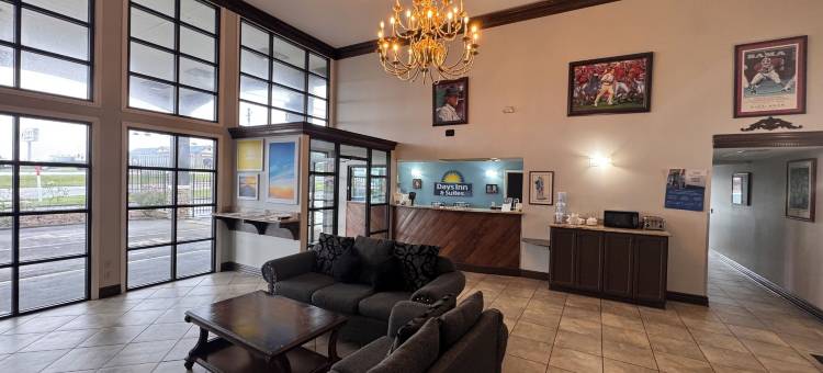 塔斯卡卢萨阿拉巴马大学戴斯套房酒店(Days Inn & Suites by Wyndham Tuscaloosa - Univ. of Alabama)图片