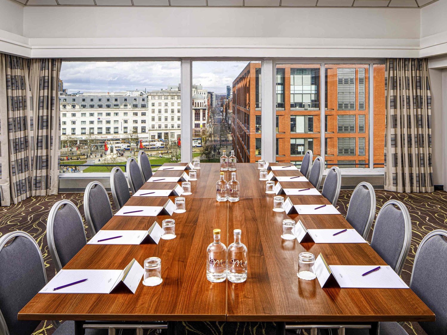 Mercure Manchester Piccadilly Hotel Over view