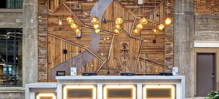 罗克福德河滨希尔顿大使套房酒店(Embassy Suites Rockford Riverfront)图片