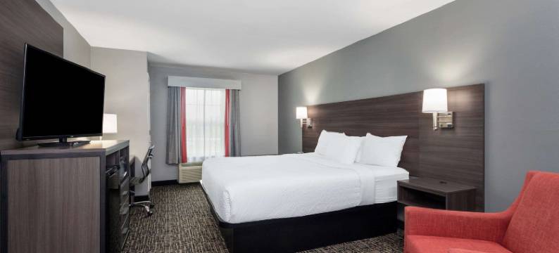 塞勒斯堡-路易斯维尔北温德姆华美达酒店(Ramada by Wyndham Sellersburg/Louisville North)图片